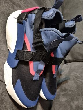 Nike Men Navy Blue and Black Athletic Shoes with Pink Accent